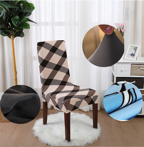 Housse de chaise multicolore extensible dans un salon