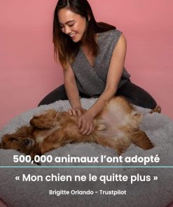 Elle prend soins de son chien