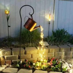 Décoration lumineuse de jardin - arrosoir design