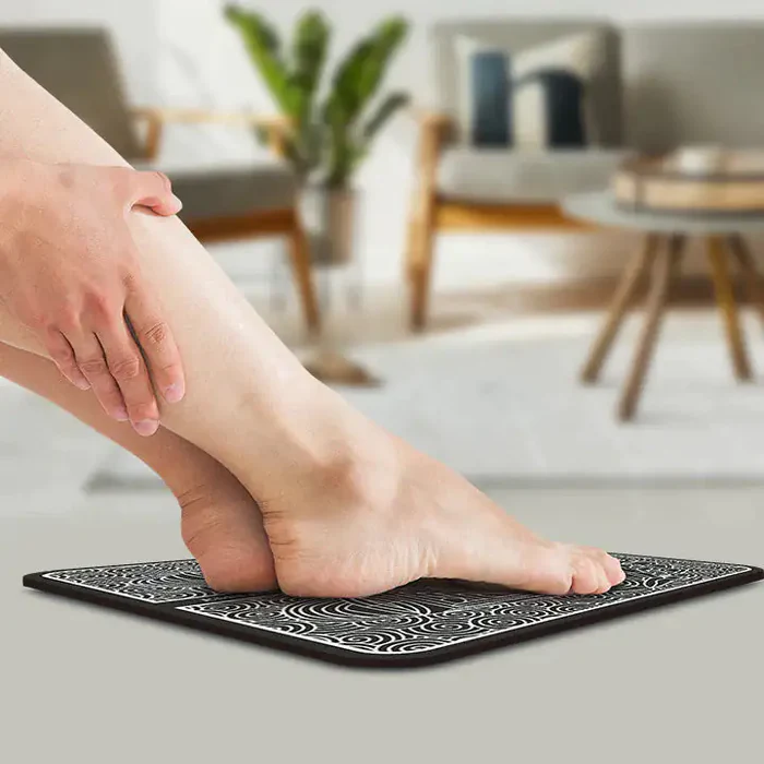 Utilisation du SoleRelief Foot Massager pour soulager la fasciite plantaire et les douleurs neuropathiques.
