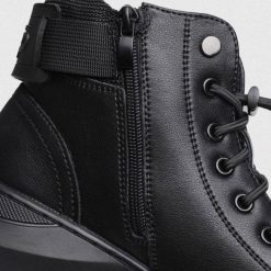 Design du bottes orthopédiques en cuir