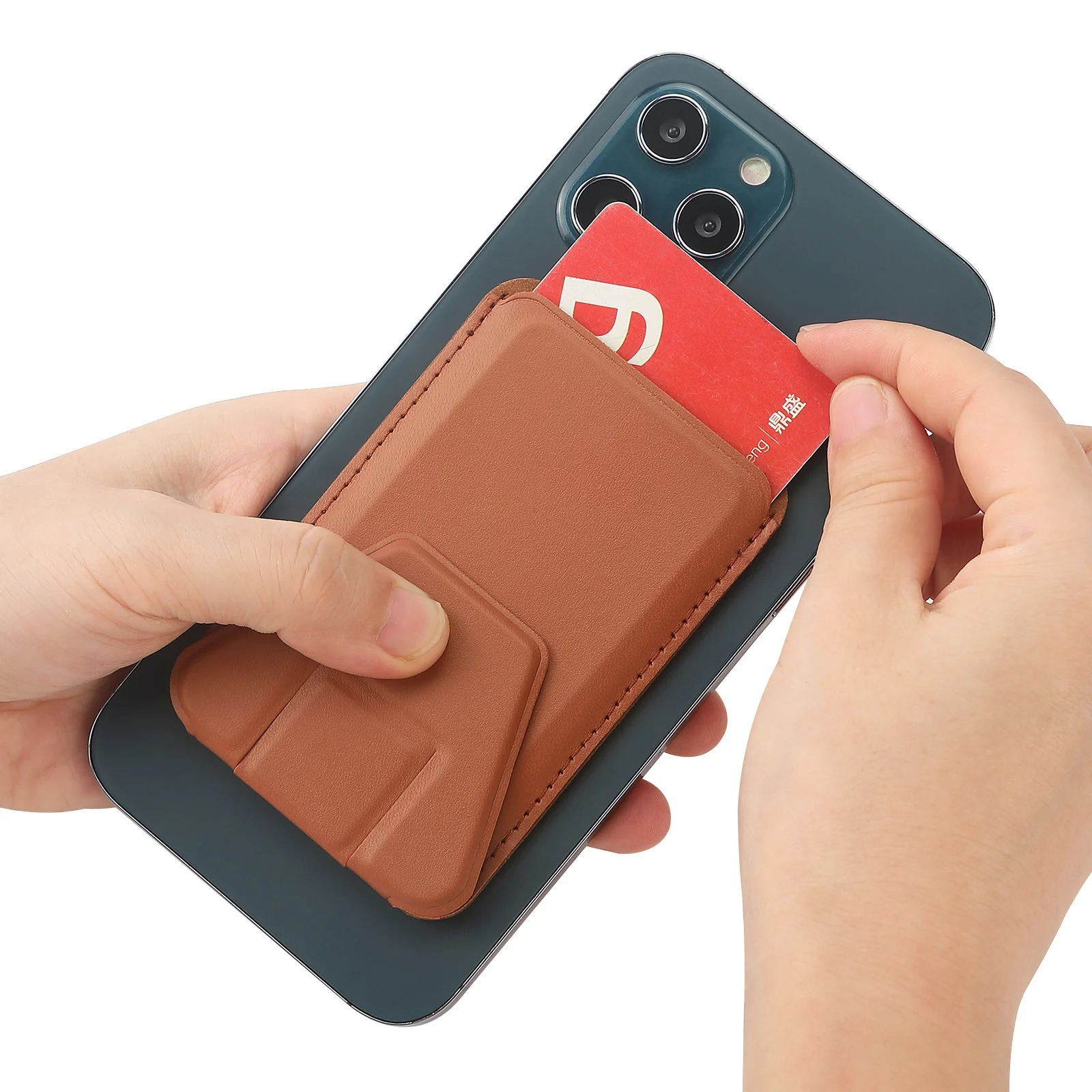 Vue de face du portefeuille MagBak fixé à un iPhone