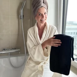Chiffon de séchage parfait pour une femme de nettoyer