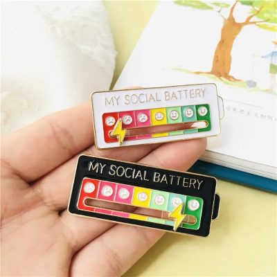 Broches de batterie sociale en émail
