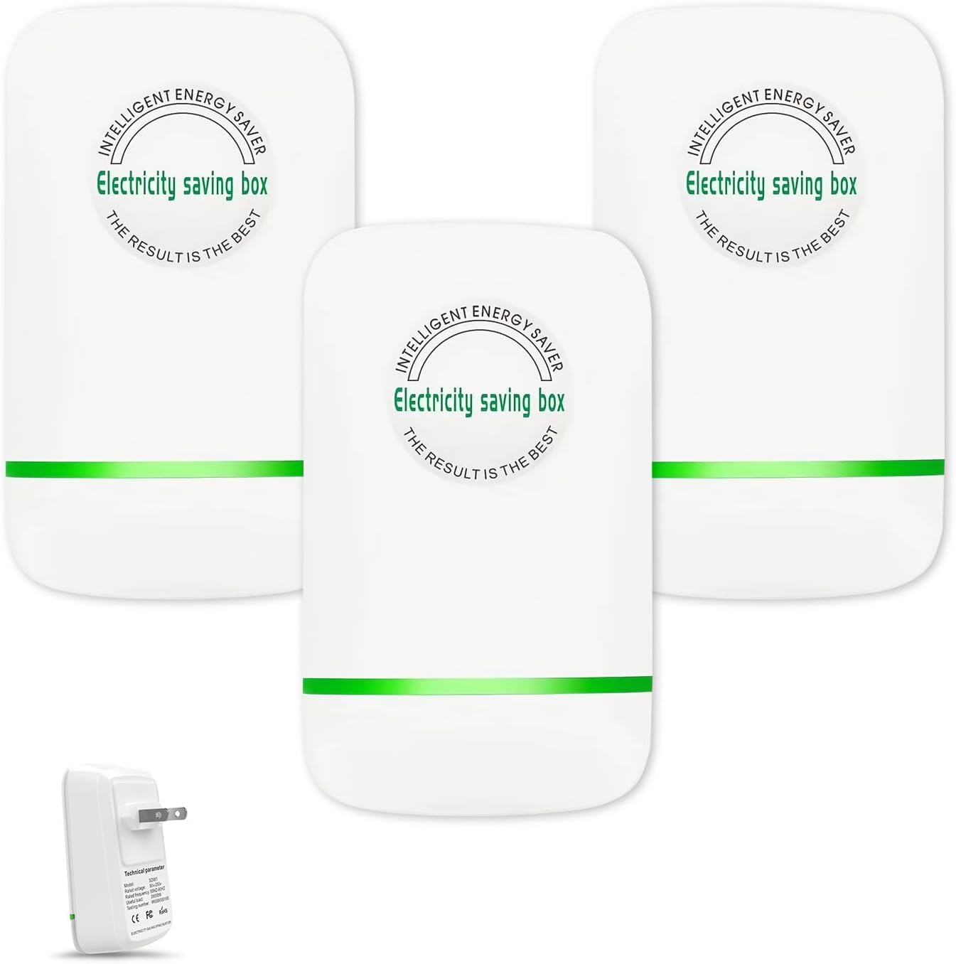Image d'une main branchant le boîtier SmartEnergy dans une prise électrique, avec un voyant lumineux vert allumé.