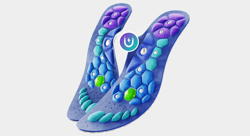 Photo de différentes paires de chaussures, sportives et de tous les jours, l'intérieur, démontrant leur polyvalence.