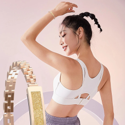 Bracelet connecté femme avec système de recharge magnétique