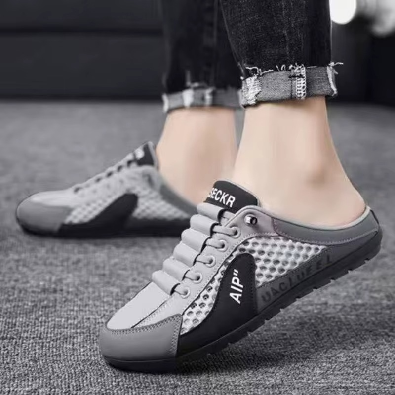 Vue de dessus des mocassins en gris