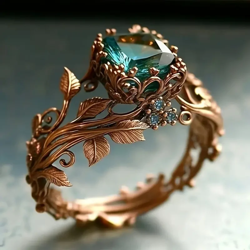 Gros plan sur le cristal vert naturel de la bague Lara Green