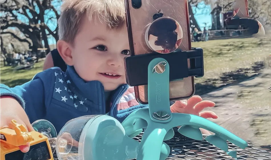 petit appareil photo fixé sur le support tenikle