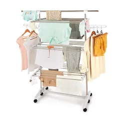 barre supérieure extensible utilisée pour sécher un drap