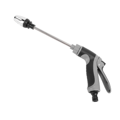 Vue d’ensemble du pistolet à eau haute pression fixé à un tuyau d’arrosage