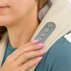 utilisation du masseur sur la zone des épaules